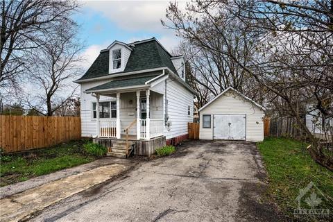2 Lanark Street, House detached with 2 bedrooms, 1 bathrooms and 3 parking in Smiths Falls ON | Card Image