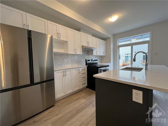 163 Namaste Walk, Townhouse with 3 bedrooms, 3 bathrooms and 2 parking in Ottawa ON | Image 5