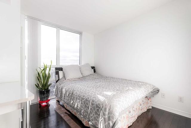 Lph7 - 3 Michael Power Pl, Condo with 2 bedrooms, 2 bathrooms and 1 parking in Toronto ON | Image 4