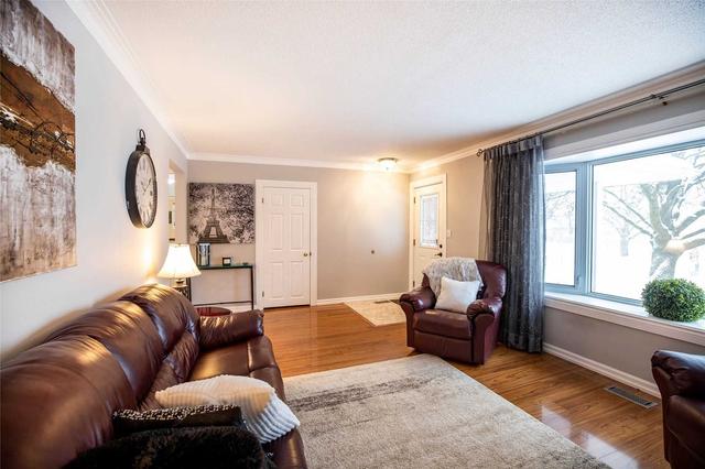 85 Parkway Cres, House detached with 3 bedrooms, 2 bathrooms and 5 parking in Clarington ON | Image 2