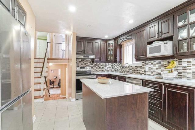 3358 Lehigh Cres, House detached with 4 bedrooms, 3 bathrooms and 6 parking in Mississauga ON | Image 3