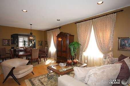 345 Vellore Woods Blvd, House detached with 4 bedrooms, 3 bathrooms and 2 parking in Vaughan ON | Image 4