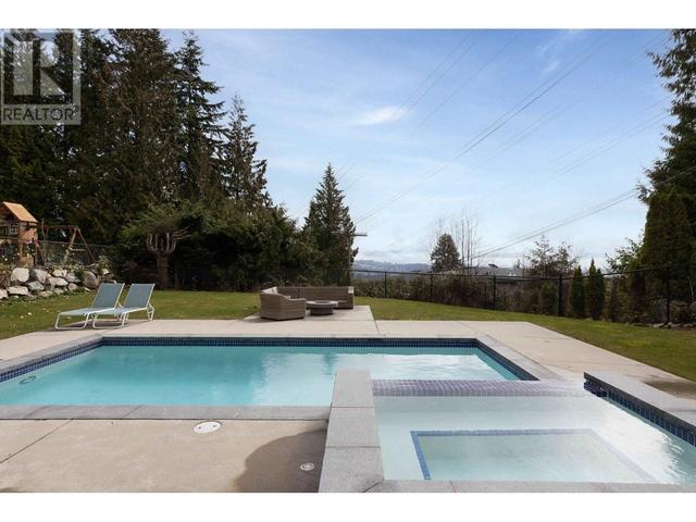 598 St. Andrews Road, House detached with 5 bedrooms, 6 bathrooms and 6 parking in West Vancouver BC | Image 38