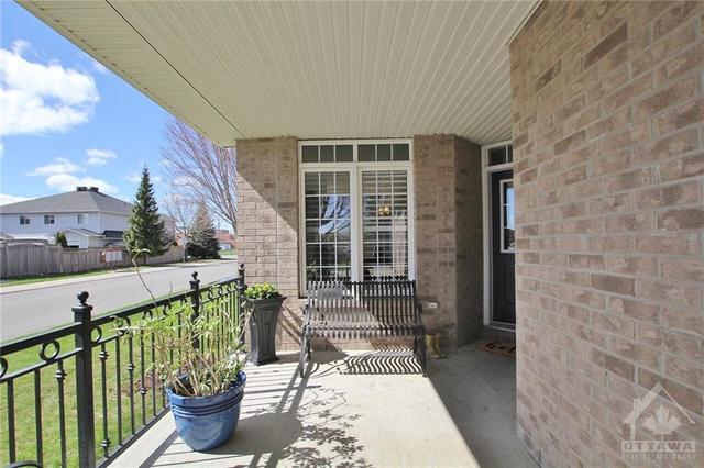 35 Upminster Way, House detached with 4 bedrooms, 3 bathrooms and 4 parking in Ottawa ON | Image 2