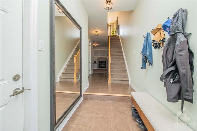104 Lionel Private, Townhouse with 2 bedrooms, 3 bathrooms and 3 parking in Ottawa ON | Image 3