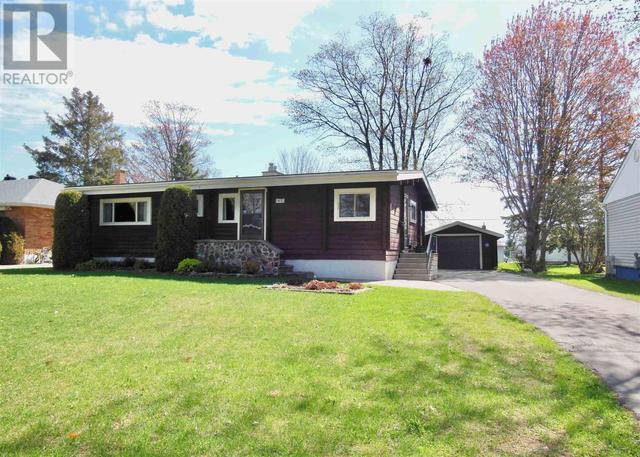 98 Pageant Dr, House detached with 3 bedrooms, 2 bathrooms and null parking in Sault Ste. Marie ON | Card Image