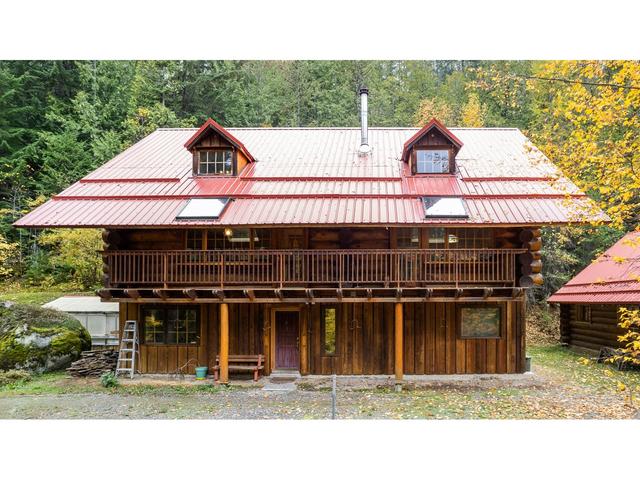 2197 Highway 3, House detached with 2 bedrooms, 2 bathrooms and 4 parking in Central Kootenay C BC | Image 2