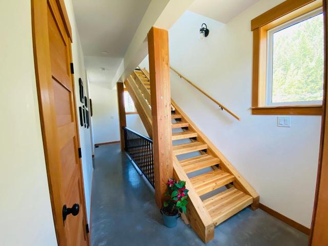 205 Joliffe Way, House detached with 5 bedrooms, 3 bathrooms and 4 parking in Rossland BC | Image 31
