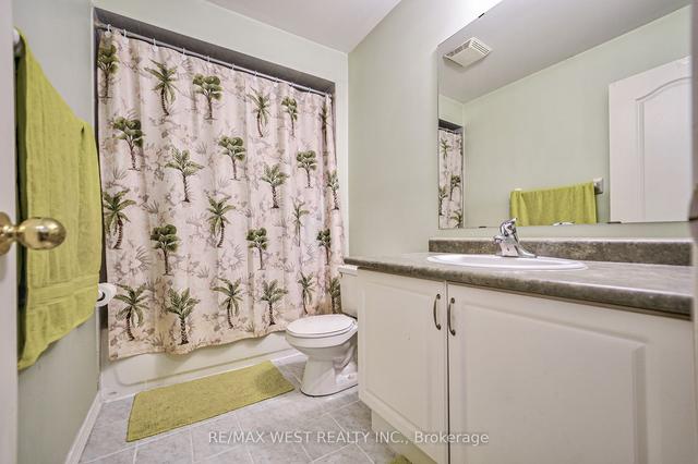 28 Pompano Pl, House attached with 3 bedrooms, 3 bathrooms and 3 parking in Brampton ON | Image 11