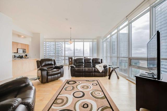 5201 - 65 Bremner Blvd, Condo with 3 bedrooms, 3 bathrooms and 1 parking in Toronto ON | Image 2