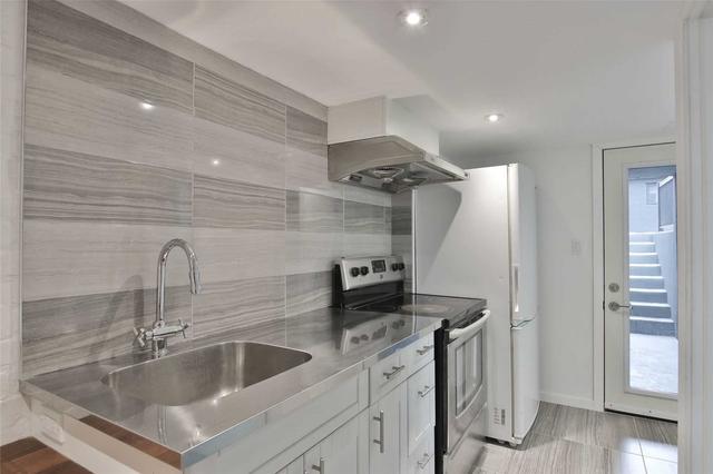 236 Grace St, House semidetached with 6 bedrooms, 5 bathrooms and 2 parking in Toronto ON | Image 13