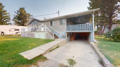 7558 Columbia Avenue, House detached with 4 bedrooms, 2 bathrooms and 2 parking in Radium Hot Springs BC | Card Image
