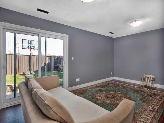 500 Renforth Dr, Townhouse with 3 bedrooms, 3 bathrooms and 2 parking in Toronto ON | Image 2