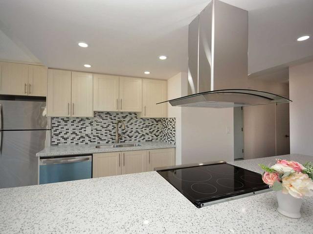 2111 - 350 Webb Dr, Condo with 2 bedrooms, 2 bathrooms and 2 parking in Mississauga ON | Image 4