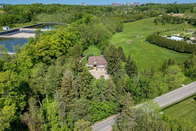 735 Hidden Valley Rd, House detached with 4 bedrooms, 5 bathrooms and 23 parking in Kitchener ON | Image 12