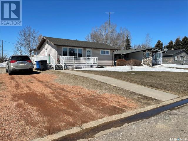 108 Fourth Street W, House detached with 3 bedrooms, 2 bathrooms and null parking in Carnduff SK | Image 1