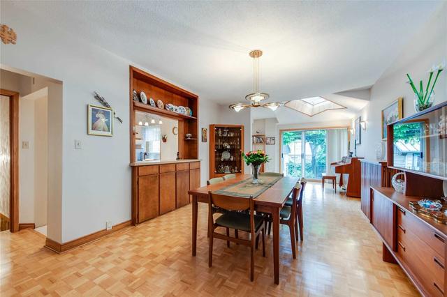93 Constance St, House detached with 4 bedrooms, 2 bathrooms and 1 parking in Toronto ON | Image 27