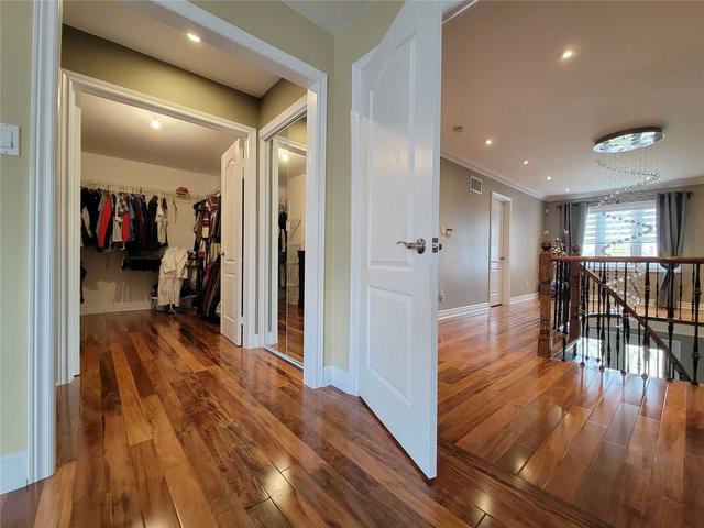 27 Touraine Dr, House detached with 4 bedrooms, 5 bathrooms and 9 parking in Markham ON | Image 3