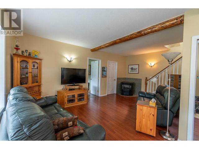 4990 Schubert Road, House detached with 2 bedrooms, 2 bathrooms and 2 parking in Spallumcheen BC | Image 4