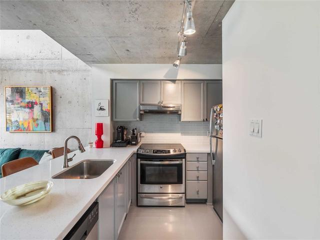 318 - 954 King St W, Condo with 1 bedrooms, 2 bathrooms and 1 parking in Toronto ON | Image 2