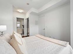 813 - 38 Cameron St, Condo with 1 bedrooms, 2 bathrooms and 0 parking in Toronto ON | Image 2