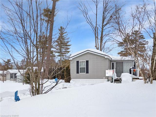 1 Kenora Trail, House detached with 2 bedrooms, 1 bathrooms and null parking in Wasaga Beach ON | Image 3
