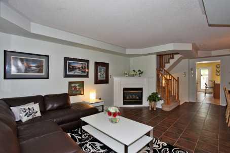 104 Gatwick Dr, House semidetached with 3 bedrooms, 3 bathrooms and null parking in Oakville ON | Image 2