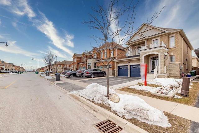 21 Oshawa Dr, House detached with 4 bedrooms, 4 bathrooms and 6 parking in Brampton ON | Image 12
