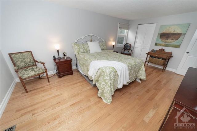 6439 Sugar Creek Way, House detached with 4 bedrooms, 3 bathrooms and 4 parking in Ottawa ON | Image 15