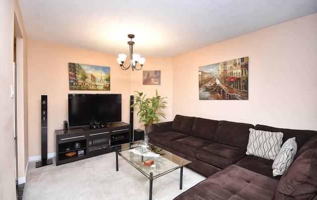 1109 - 7250 Yonge St, Condo with 2 bedrooms, 2 bathrooms and 2 parking in Vaughan ON | Image 2
