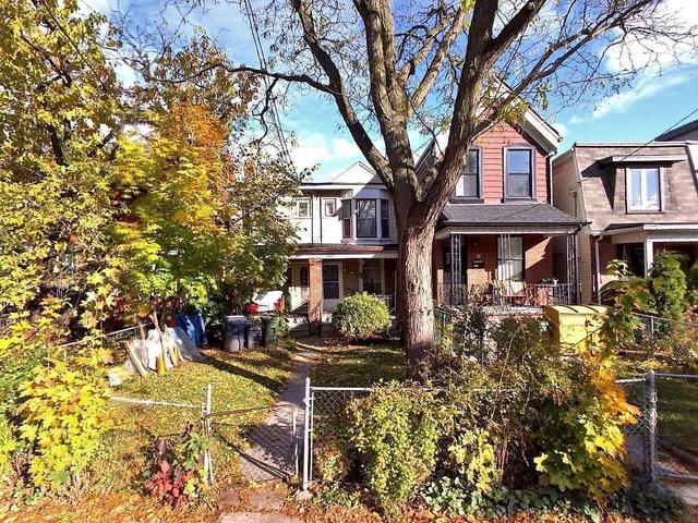 673 Crawford St, House semidetached with 2 bedrooms, 1 bathrooms and 1 parking in Toronto ON | Image 1