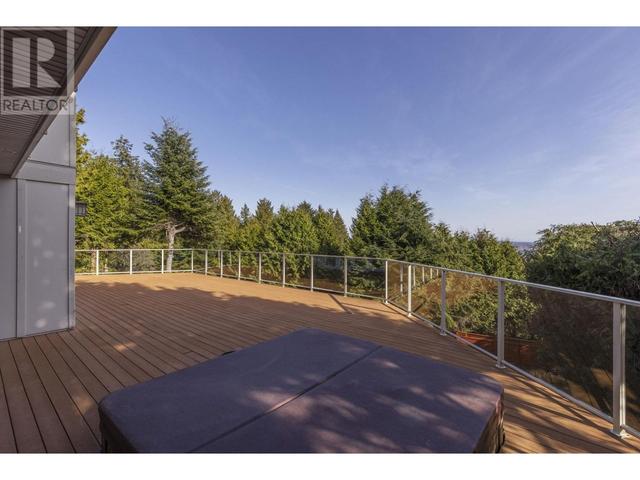 1371 Burnside Road, House detached with 5 bedrooms, 4 bathrooms and 4 parking in West Vancouver BC | Image 38