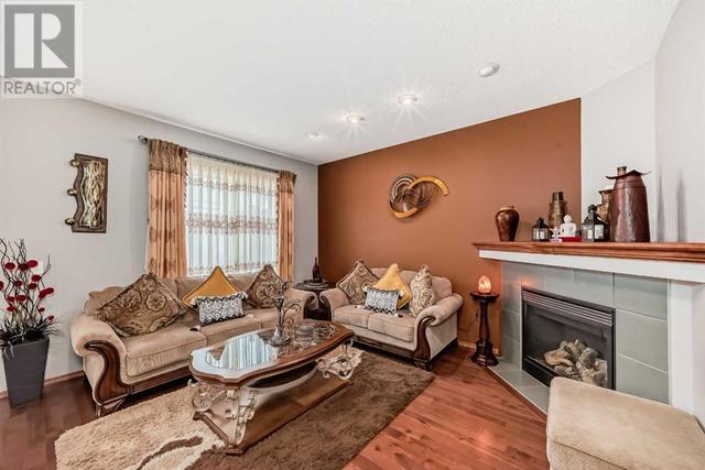186 Everglen Crescent Sw, House detached with 3 bedrooms, 2 bathrooms and 4 parking in Calgary AB | Image 3