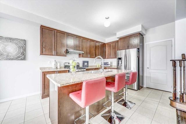 27 Butson Cres, House detached with 5 bedrooms, 5 bathrooms and 4 parking in Clarington ON | Image 4