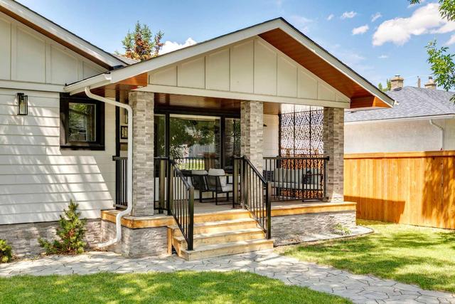 3711 Sarcee Road Sw, House detached with 4 bedrooms, 3 bathrooms and 2 parking in Calgary AB | Image 4