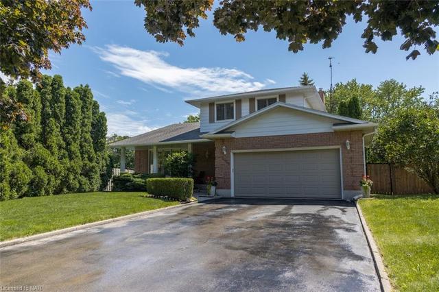 4465 Latina Crescent, House detached with 4 bedrooms, 2 bathrooms and 8 parking in Niagara Falls ON | Image 2