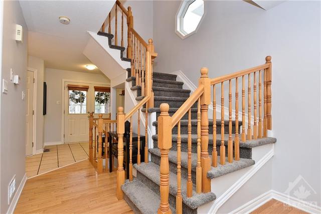 18 Palton Avenue, Townhouse with 3 bedrooms, 3 bathrooms and 3 parking in Ottawa ON | Image 13