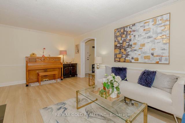 905 - 175 Hilda Ave, Condo with 3 bedrooms, 2 bathrooms and 1 parking in Toronto ON | Image 7