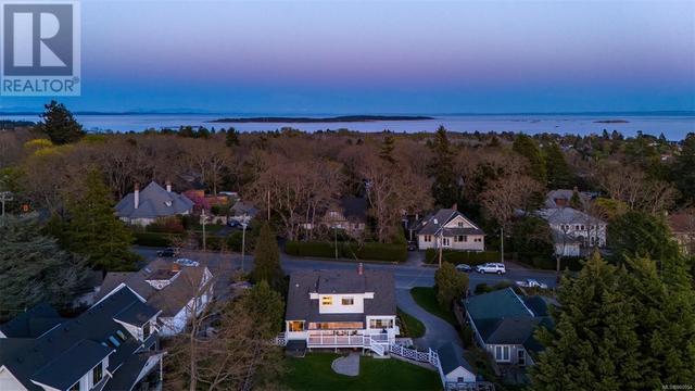 3084 Cadboro Bay Rd, House detached with 5 bedrooms, 3 bathrooms and 2 parking in Oak Bay BC | Image 56