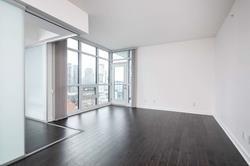 2009 - 210 Simcoe St, Condo with 1 bedrooms, 1 bathrooms and 1 parking in Toronto ON | Image 2