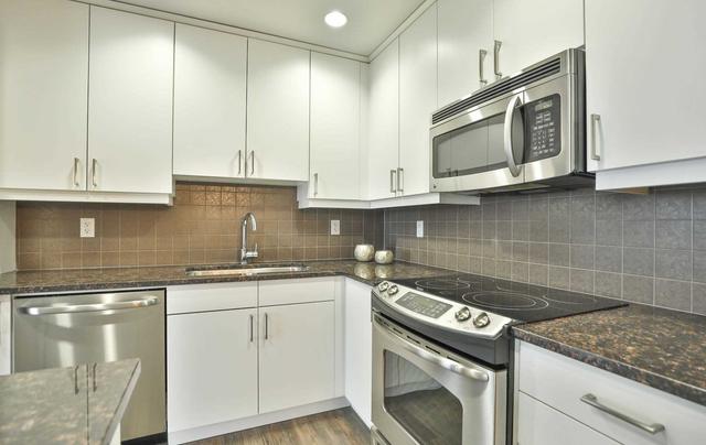 1203 - 551 Maple Ave, Condo with 3 bedrooms, 2 bathrooms and 2 parking in Burlington ON | Image 9