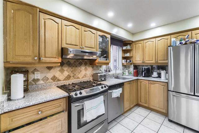 8 Panda Lane, House detached with 3 bedrooms, 4 bathrooms and 4 parking in Brampton ON | Image 3