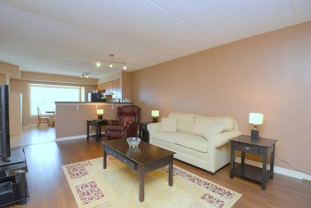 111 - 2085 Appleby Line, Condo with 2 bedrooms, 3 bathrooms and 1 parking in Burlington ON | Image 3
