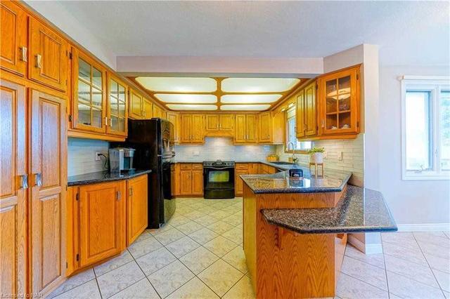 19 Amberwood Crt, House detached with 3 bedrooms, 4 bathrooms and 6 parking in St. Catharines ON | Image 7