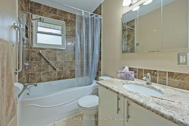 1379 Kostis Ave, House detached with 3 bedrooms, 1 bathrooms and 14 parking in London ON | Image 15