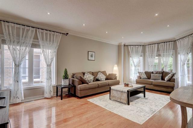 52 Medoc Pl, House detached with 5 bedrooms, 5 bathrooms and 6 parking in Vaughan ON | Image 3