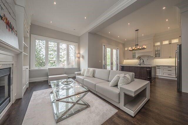 18 Davies Cres, House detached with 4 bedrooms, 5 bathrooms and 4 parking in Toronto ON | Image 6