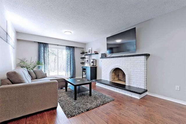 3307 Tallmast Cres, House semidetached with 4 bedrooms, 2 bathrooms and 4 parking in Mississauga ON | Image 16