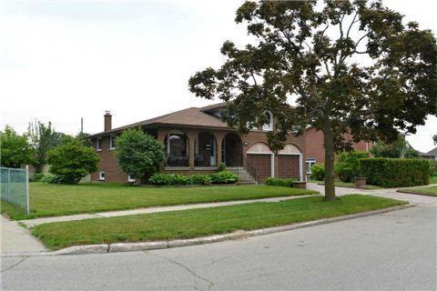 23 Starcross Crt, House detached with 3 bedrooms, 3 bathrooms and 4 parking in Toronto ON | Image 18