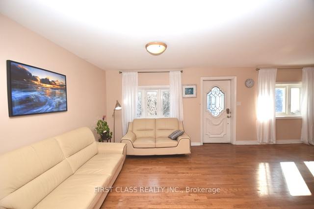 180 Cocksfield Ave, House detached with 3 bedrooms, 2 bathrooms and 8 parking in Toronto ON | Image 2